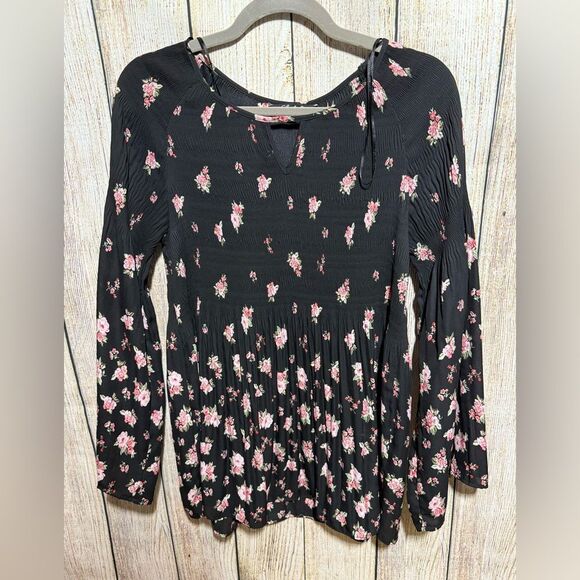 CHARLIE B Tops - Charlie B Floral Black and Pink Top, Size Large